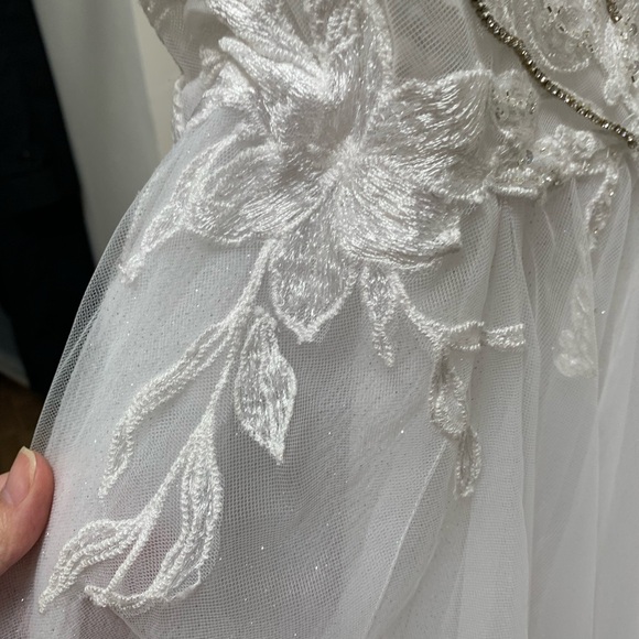 Galina Signature White Wedding Dress - Picture 9 of 10